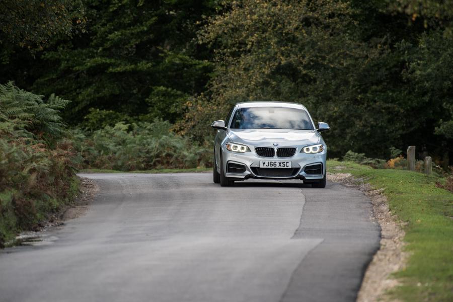  BMW M240i Coupe 2016 года  (UK) (фото 12 из 25)